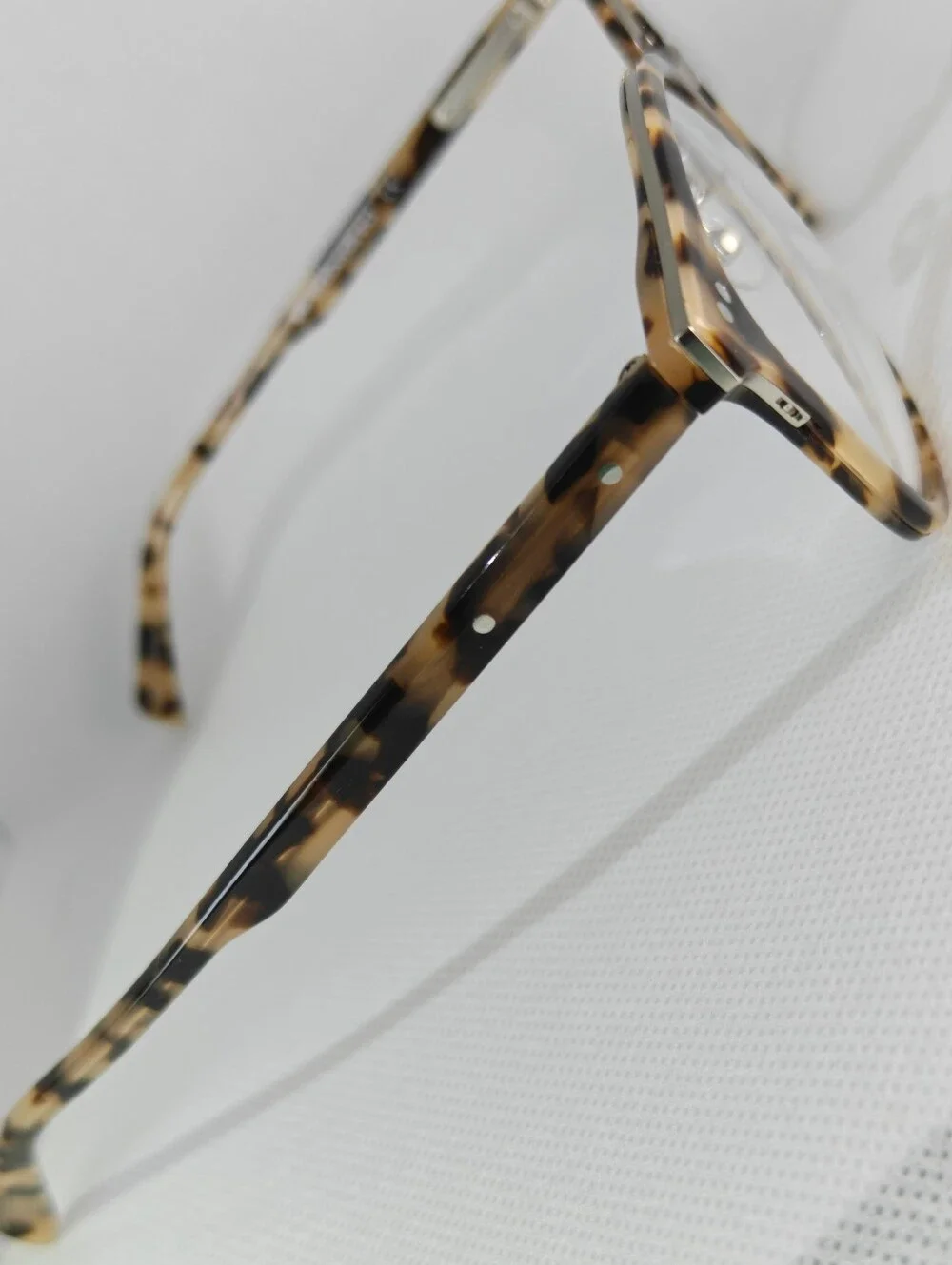 Tortoiseshell Women's Eyewear Classic Clubmaster Style.